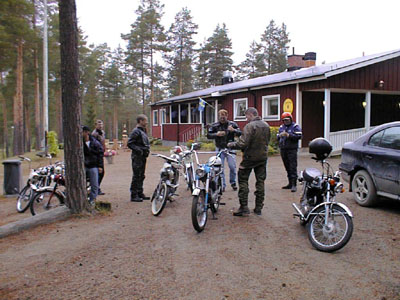 a.Ankomst i Ljusvattnet en grå augustikväll,,