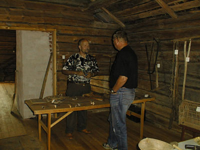 h. Besök i museet i Lundbergska gården